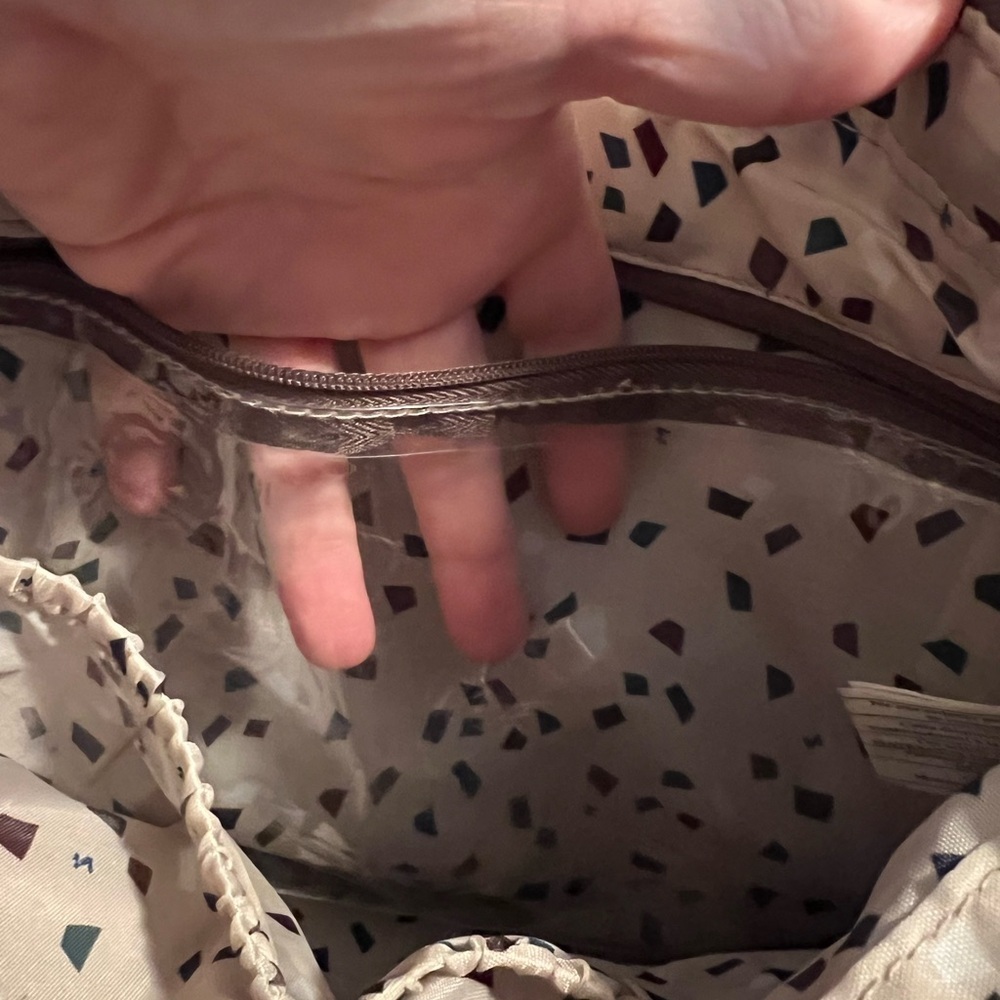 Lug Adagio Adjustable Crossbody/Shoulder Organizer in Taupe Brown. Quilted. - Picture 4 of 12